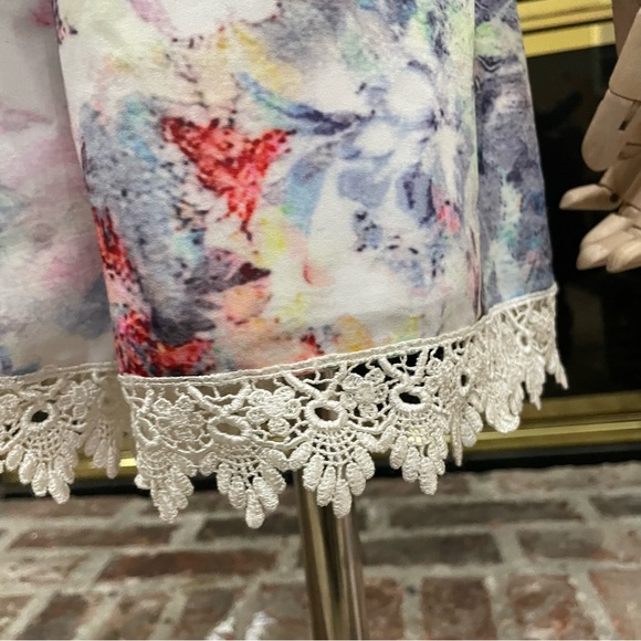 Floral abstract watercolor shorts with lace trim / M/L / Excellent condition - Picture 7 of 11